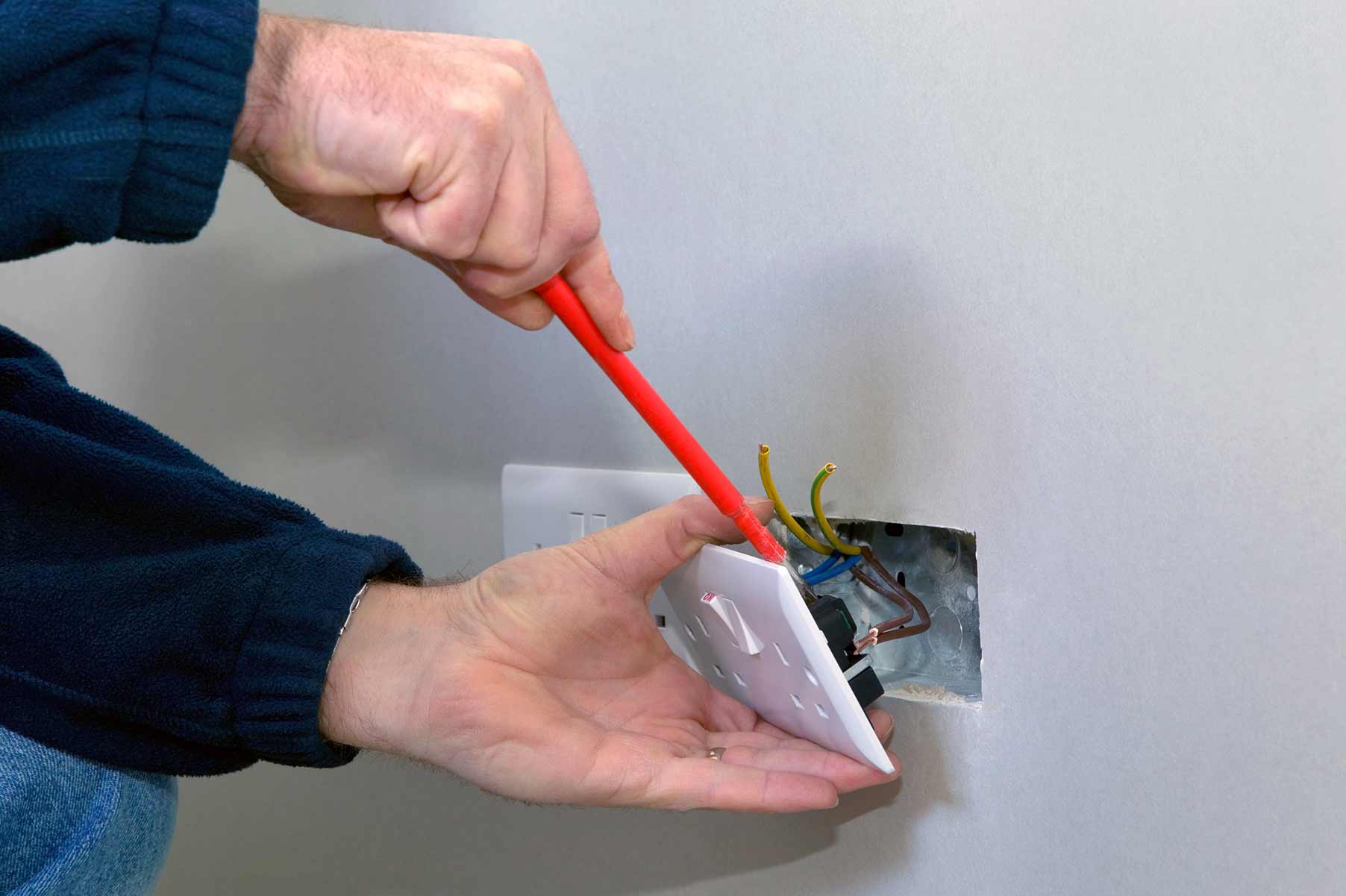 Our electricians can install plug sockets for domestic and commercial proeprties in Harrow and the local area. 